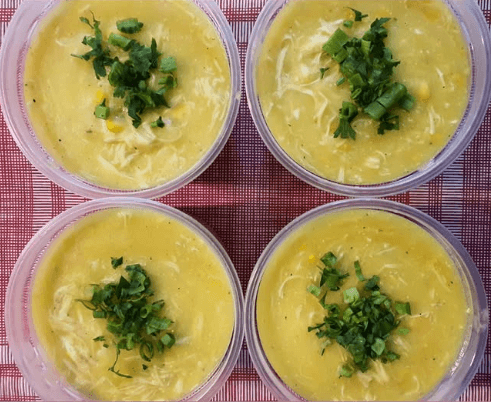 Caldo de milho com frango